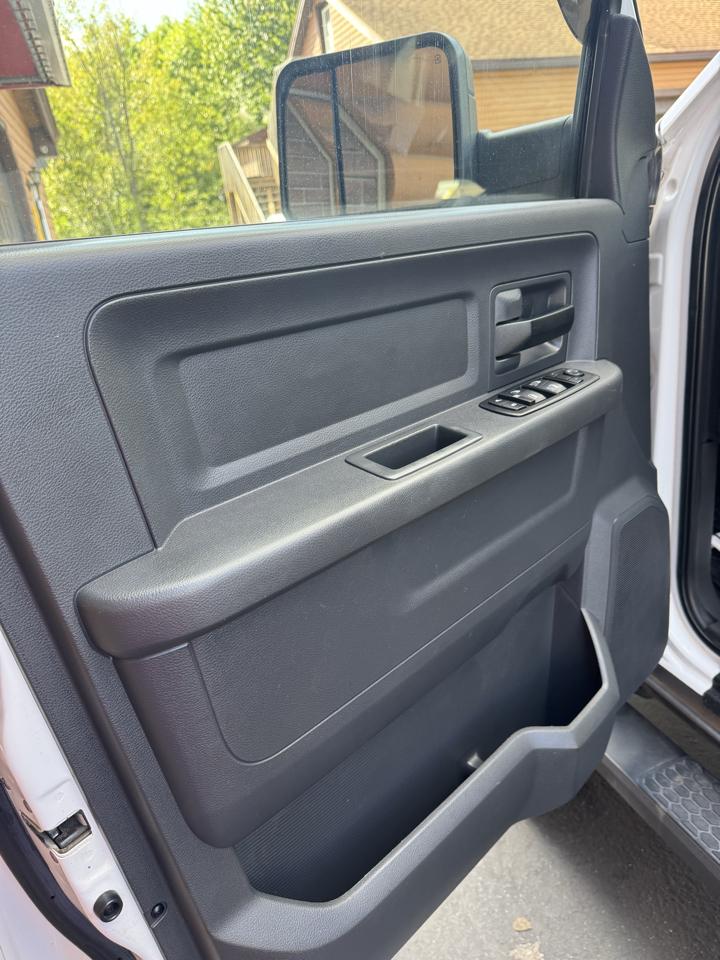 RAM 3500 ST Crew Cab SWB 4WD 2011