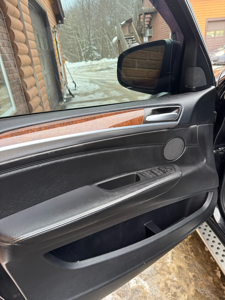 BMW X6 AWD 4dr 50i 2010