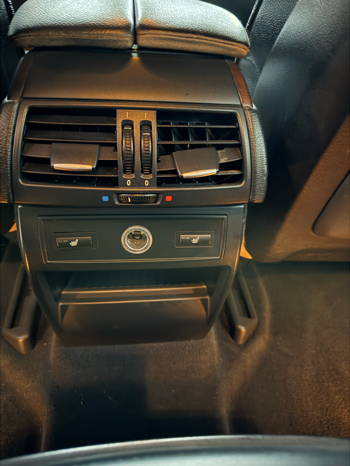 BMW X6 AWD 4dr 50i 2010