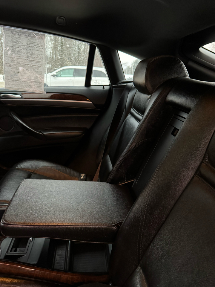 BMW X6 AWD 4dr 50i 2010