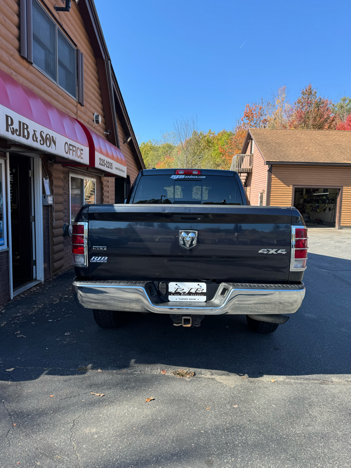 RAM 1500 4WD Quad Cab 140.5" SLT 2013 RAM 1500 4WD Quad Cab 140.5" SLT 2013