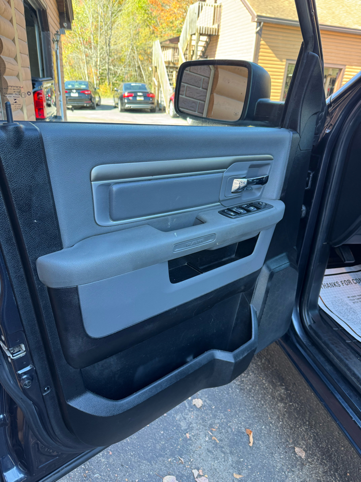 RAM 1500 4WD Quad Cab 140.5" SLT 2013 RAM 1500 4WD Quad Cab 140.5" SLT 2013