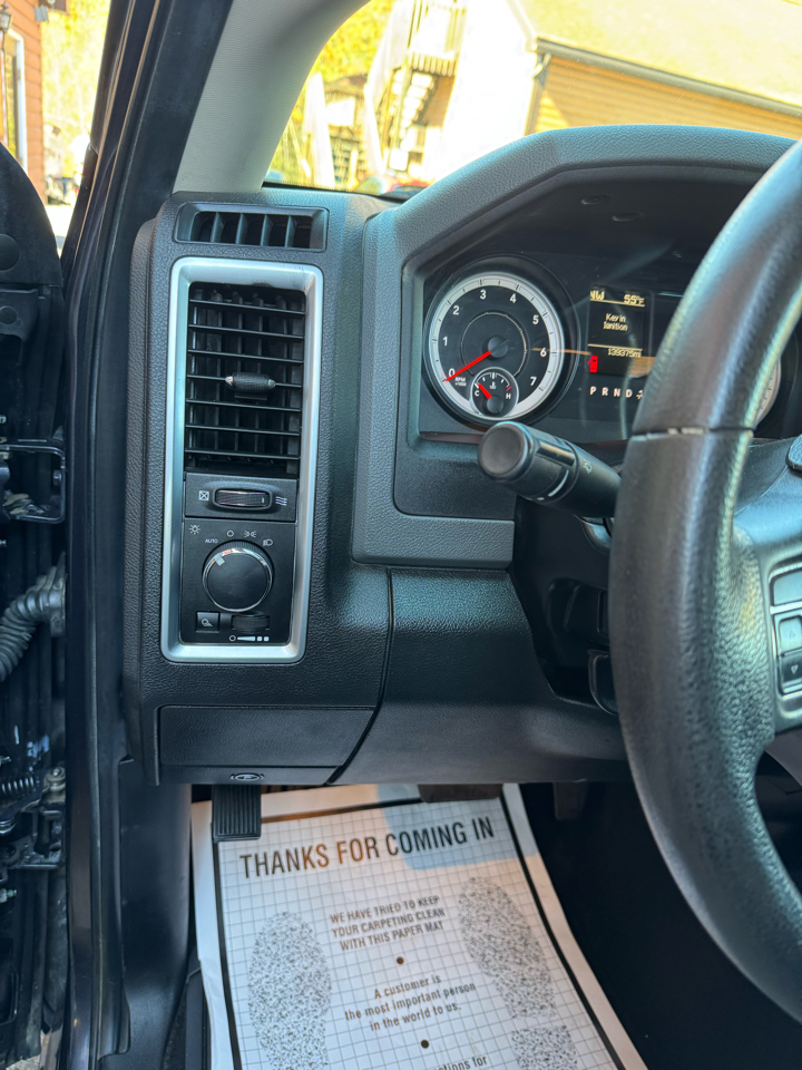 RAM 1500 4WD Quad Cab 140.5" SLT 2013 RAM 1500 4WD Quad Cab 140.5" SLT 2013