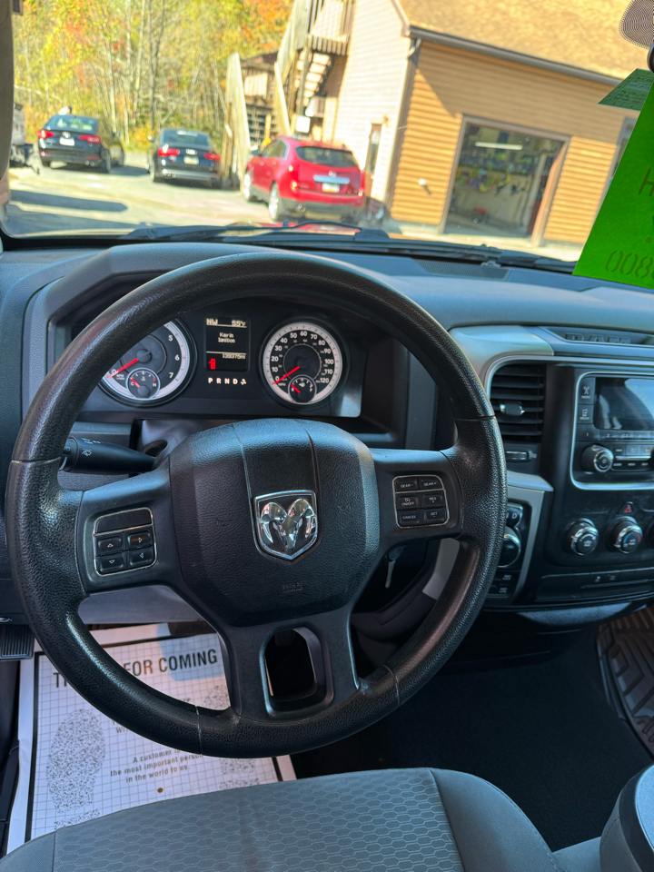 RAM 1500 4WD Quad Cab 140.5" SLT 2013 RAM 1500 4WD Quad Cab 140.5" SLT 2013