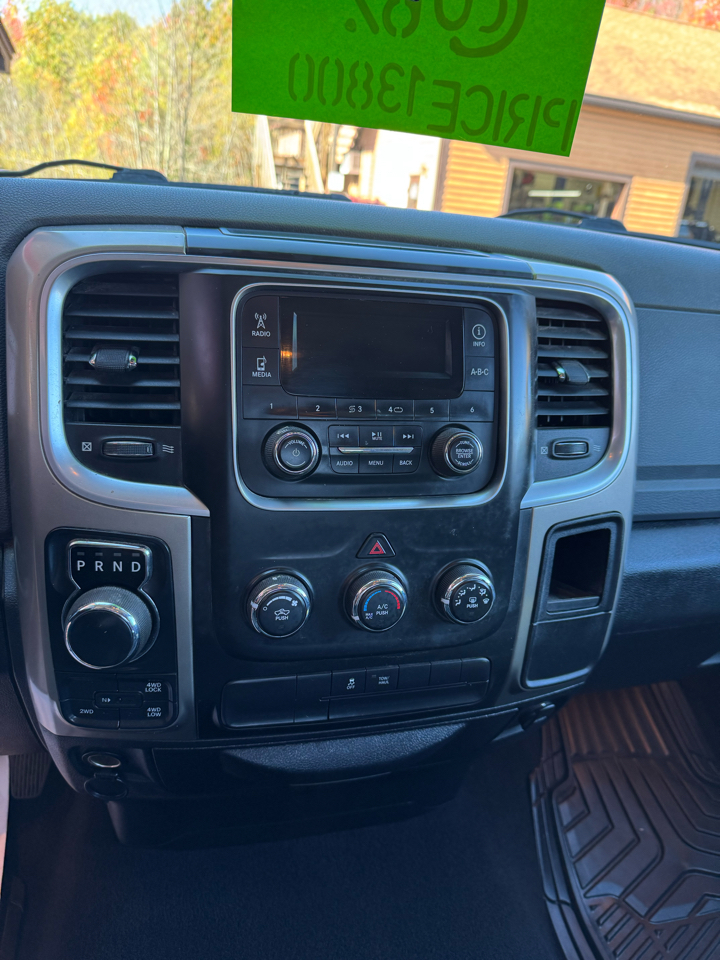 RAM 1500 4WD Quad Cab 140.5" SLT 2013 RAM 1500 4WD Quad Cab 140.5" SLT 2013