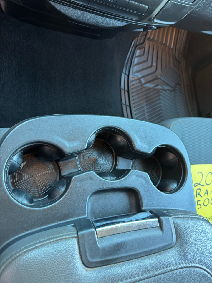 RAM 1500 4WD Quad Cab 140.5" SLT 2013 RAM 1500 4WD Quad Cab 140.5" SLT 2013