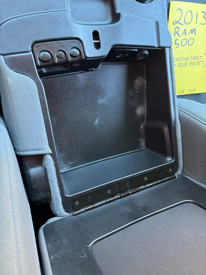 RAM 1500 4WD Quad Cab 140.5" SLT 2013 RAM 1500 4WD Quad Cab 140.5" SLT 2013