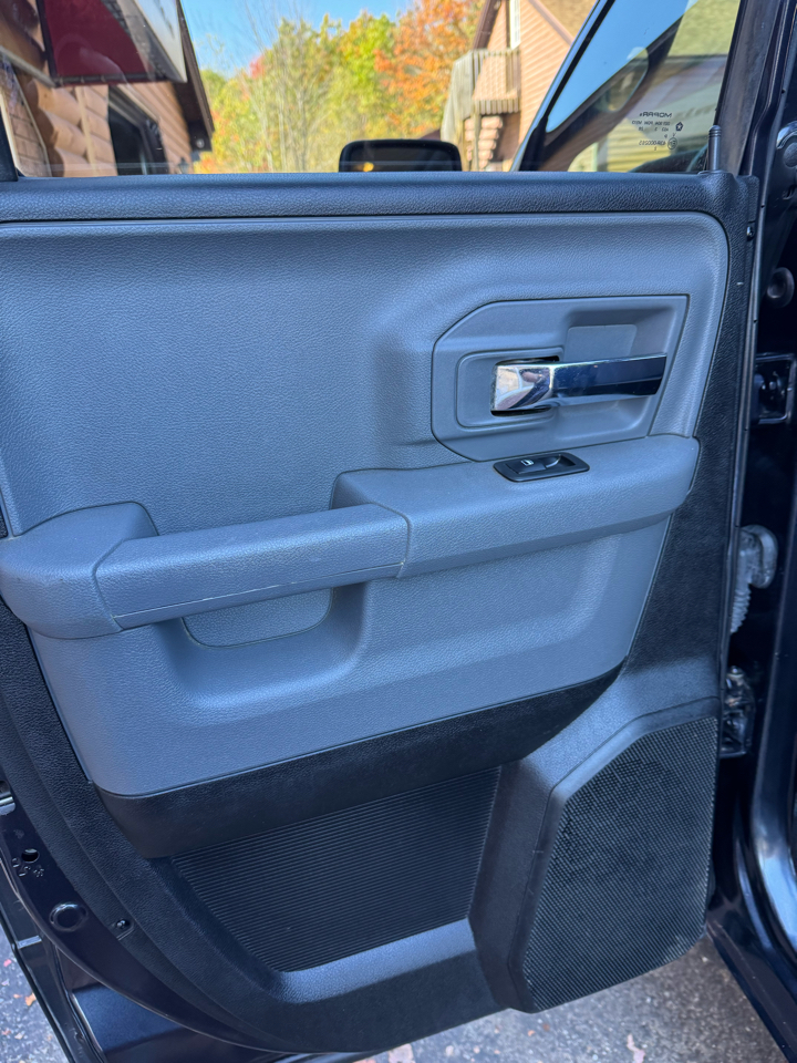 RAM 1500 4WD Quad Cab 140.5" SLT 2013 RAM 1500 4WD Quad Cab 140.5" SLT 2013