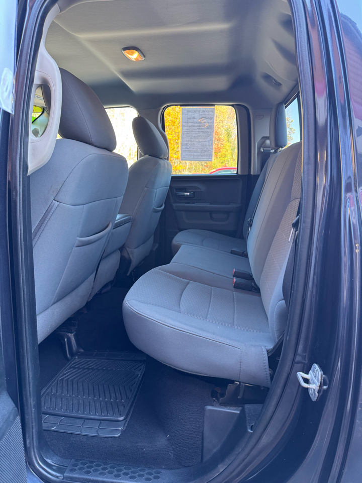 RAM 1500 4WD Quad Cab 140.5" SLT 2013 RAM 1500 4WD Quad Cab 140.5" SLT 2013