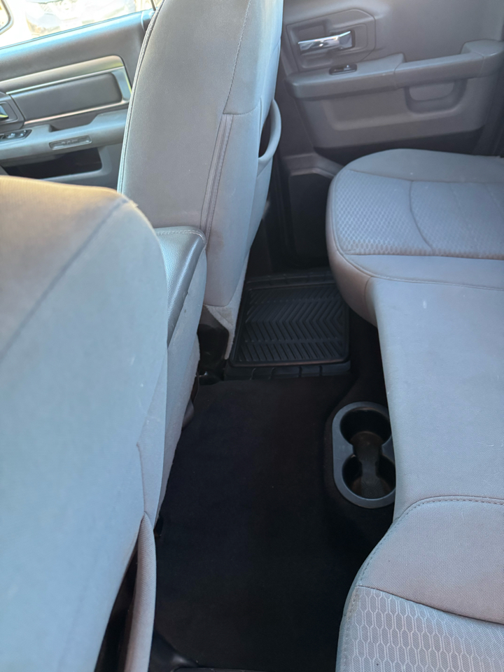 RAM 1500 4WD Quad Cab 140.5" SLT 2013 RAM 1500 4WD Quad Cab 140.5" SLT 2013