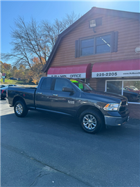 2013 RAM 1500 4WD Quad Cab 140.5" SLT