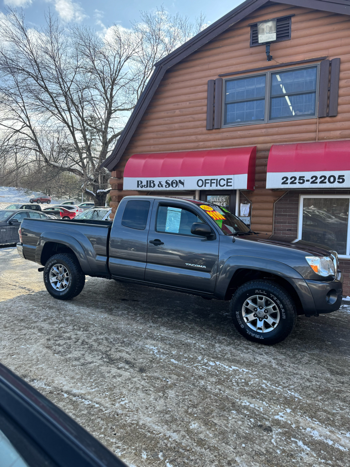 Toyota Tacoma 4WD Access I4 MT (Natl) 2010
