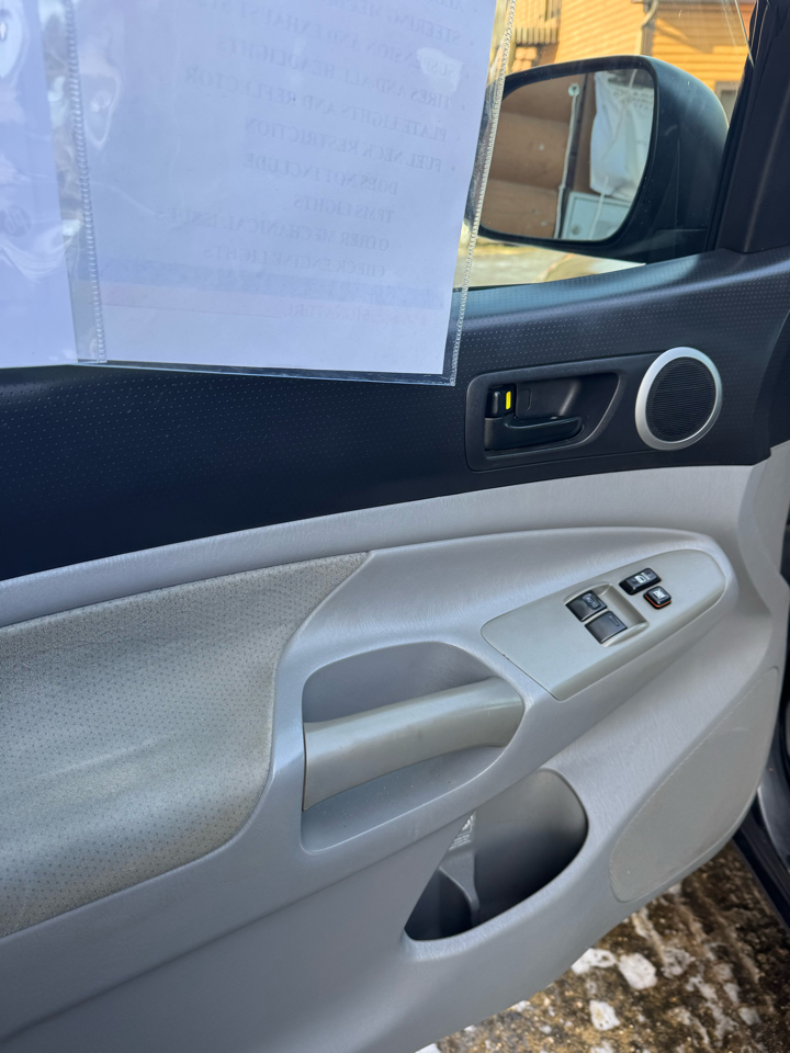 Toyota Tacoma 4WD Access I4 MT (Natl) 2010