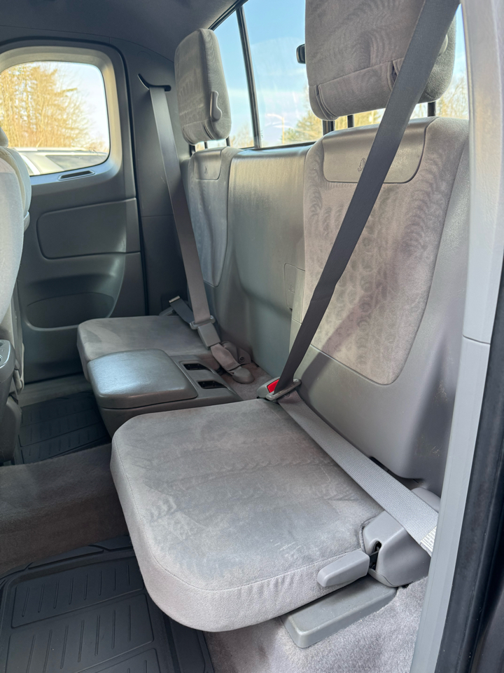 Toyota Tacoma 4WD Access I4 MT (Natl) 2010