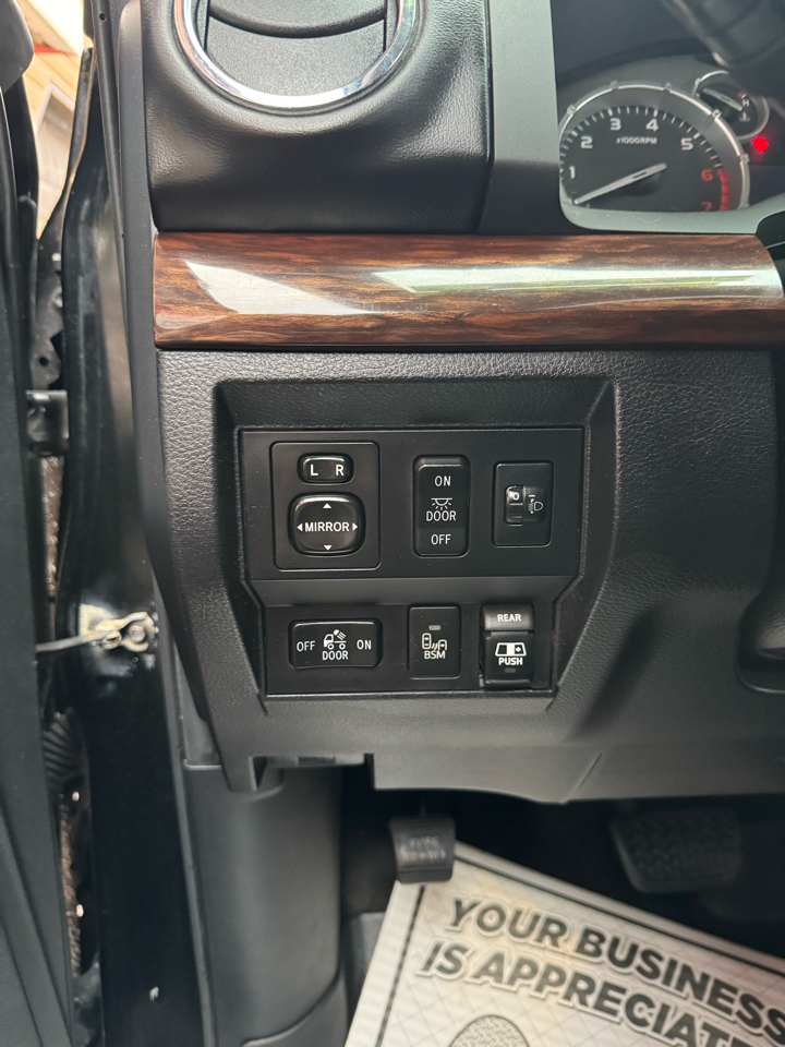 Toyota Tundra 4WD Limited Double Cab 6.5' Bed 5.7L (Natl) 2017