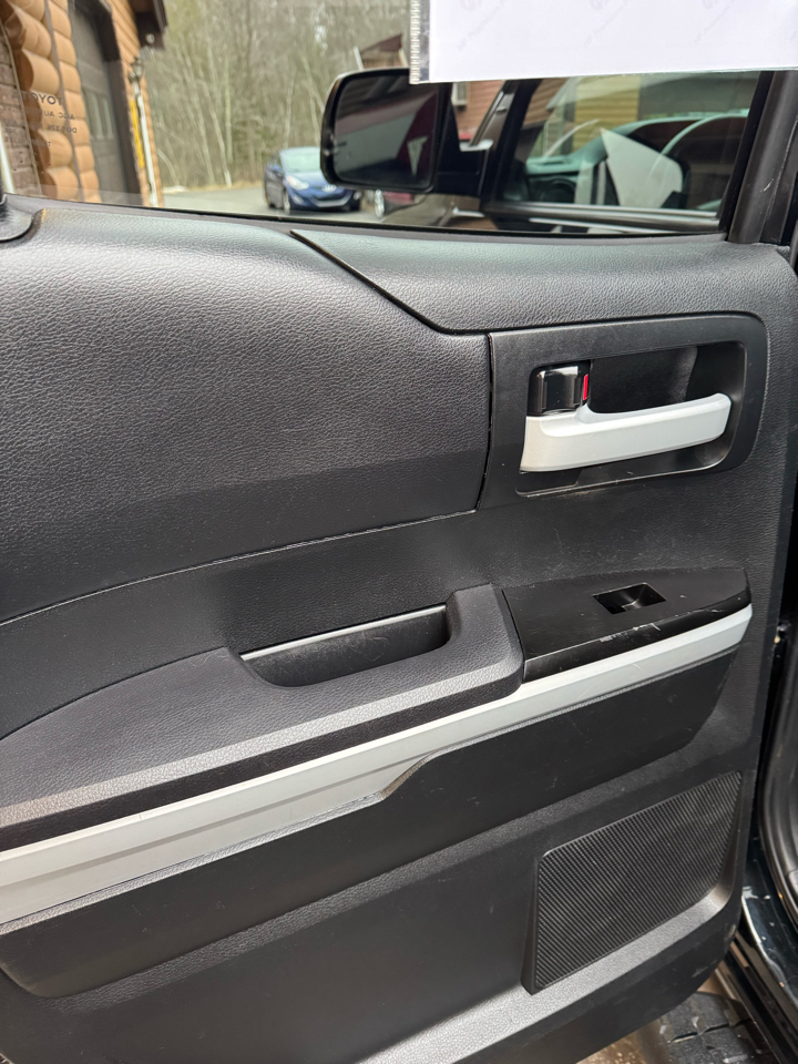 Toyota Tundra 4WD Limited Double Cab 6.5' Bed 5.7L (Natl) 2017