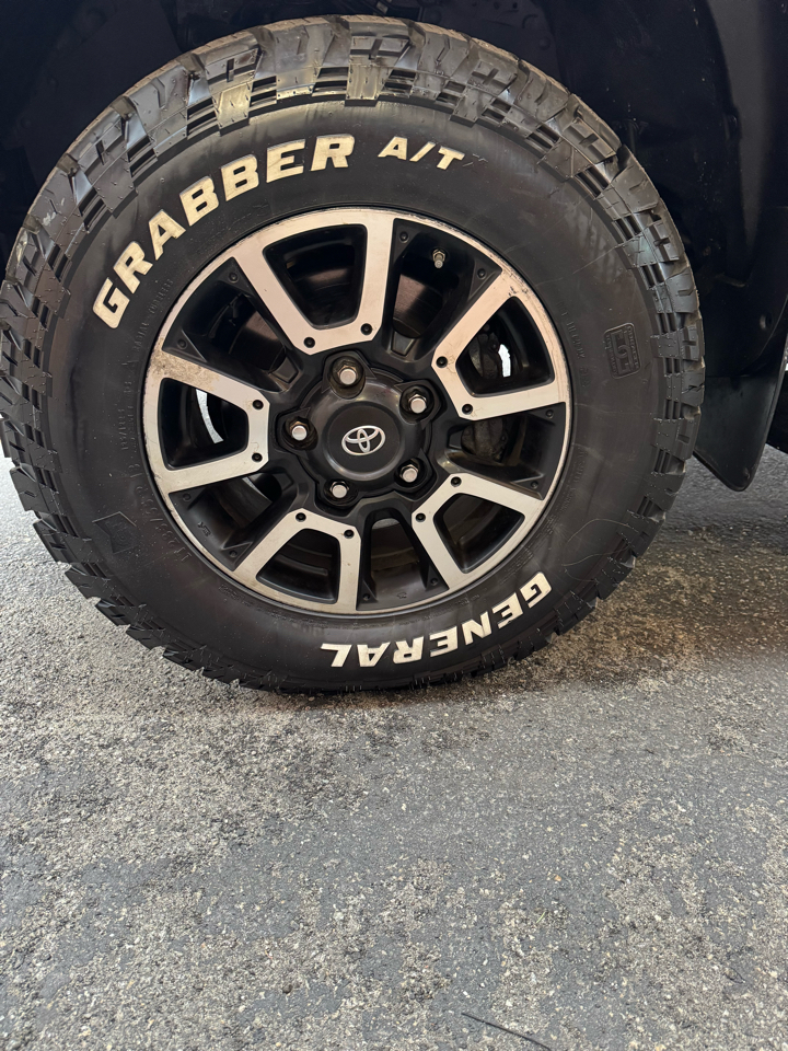 Toyota Tundra 4WD Limited Double Cab 6.5' Bed 5.7L (Natl) 2017