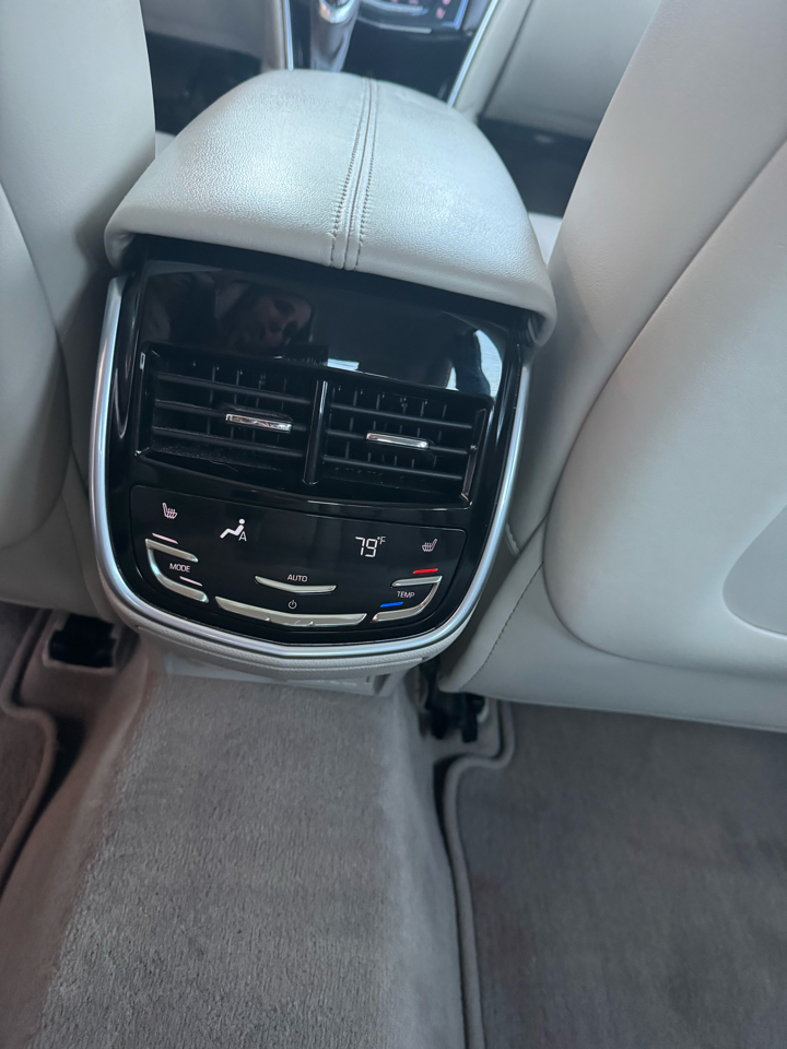 Cadillac XTS 4dr Sdn Platinum AWD 2013