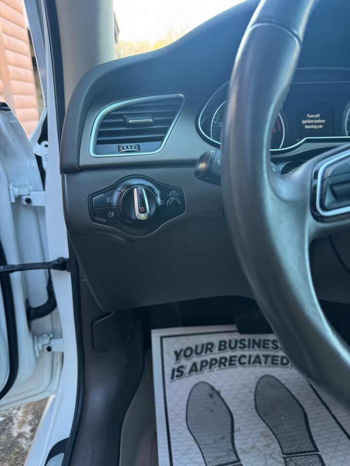 Audi A4 4dr Sdn Auto quattro 2.0T Premium Plus 2015