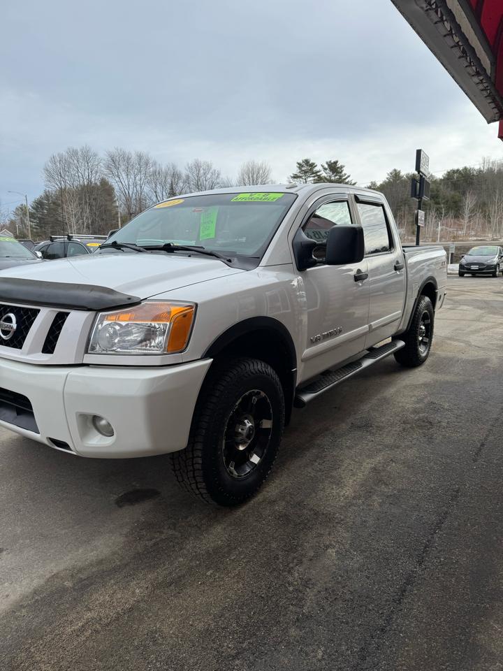 Nissan Titan  2011