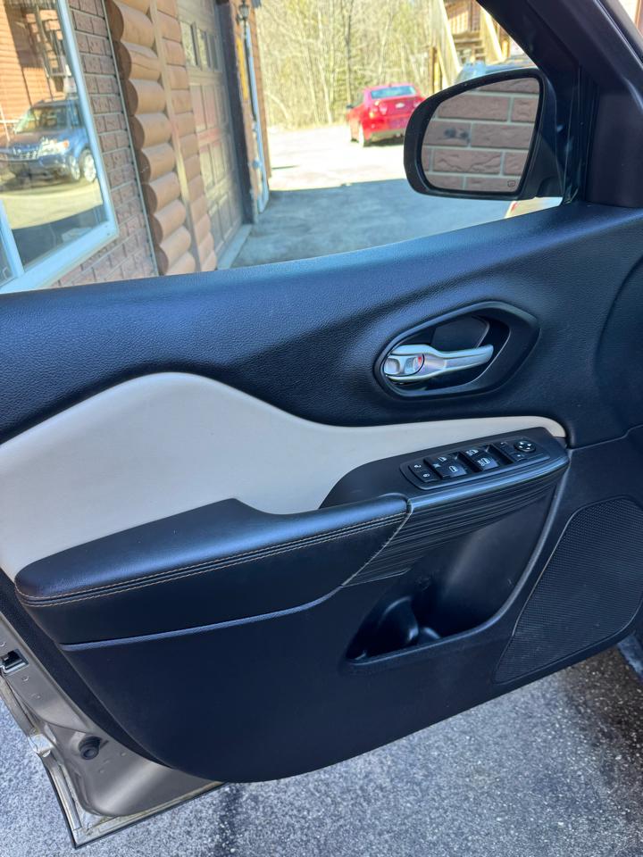 Jeep Cherokee 4WD 4dr Limited 2016