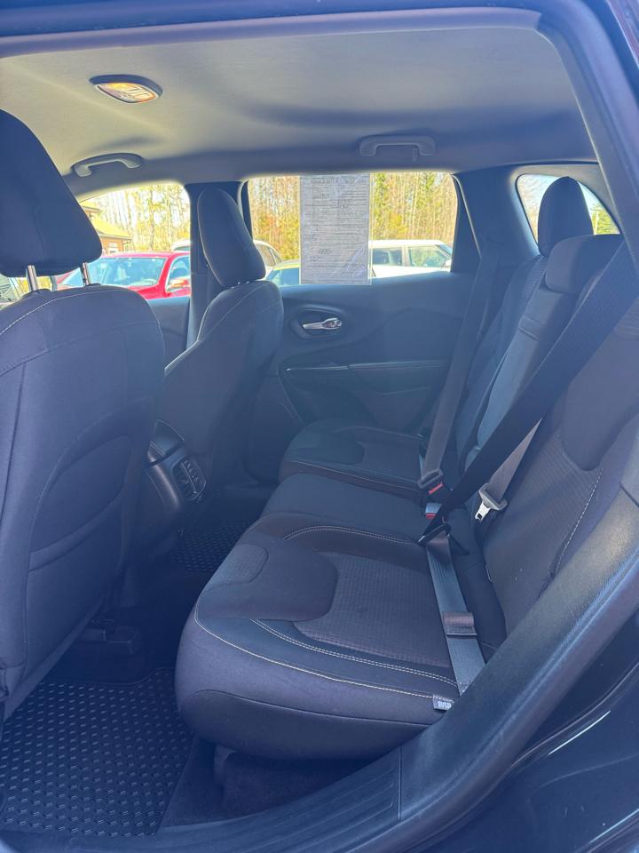 Jeep Cherokee 4WD 4dr Latitude 2015