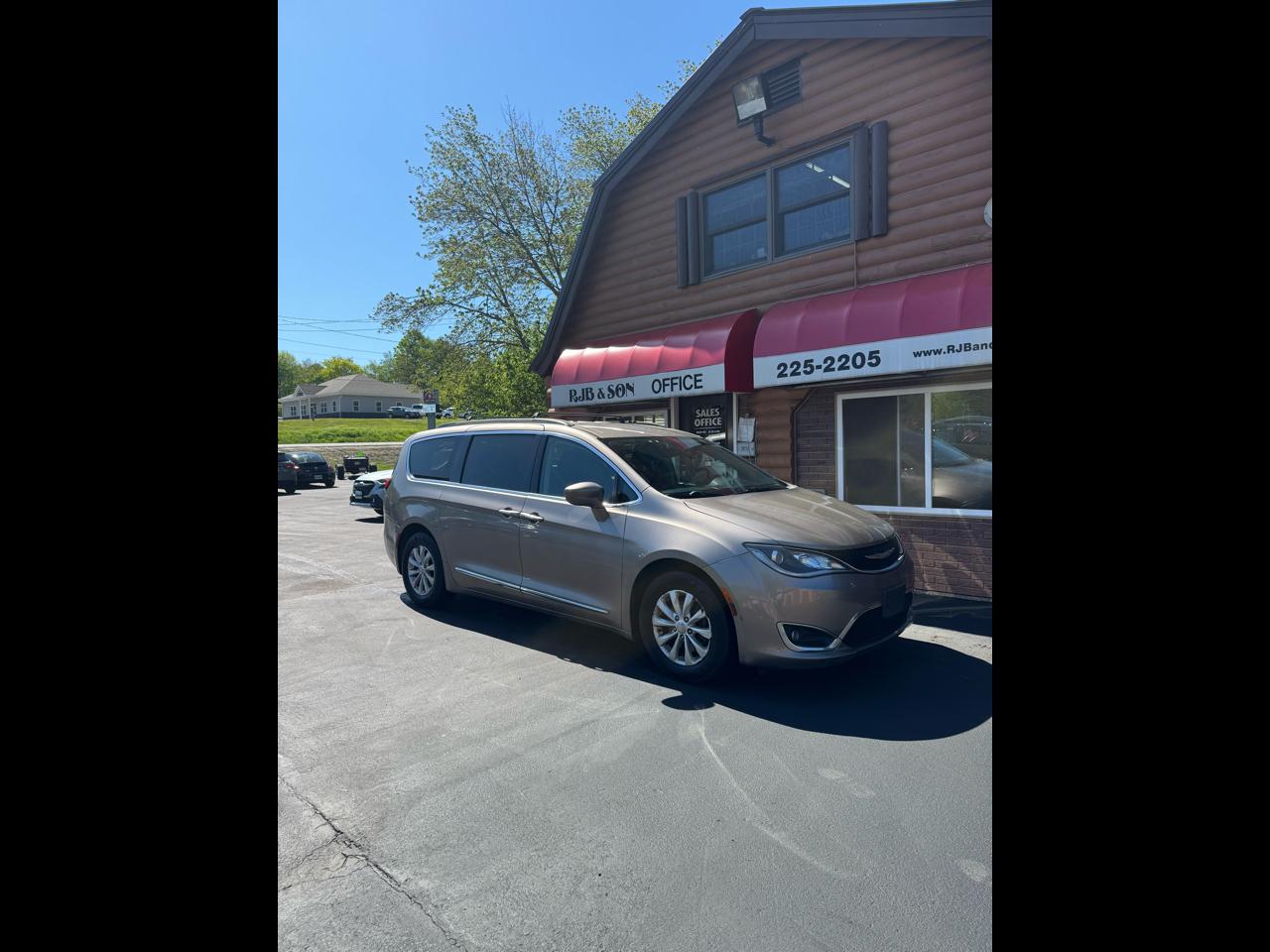 2017 Chrysler Pacifica Touring-L FWD