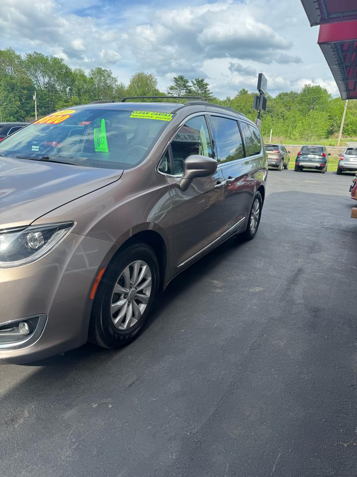 Chrysler Pacifica Touring-L FWD 2017