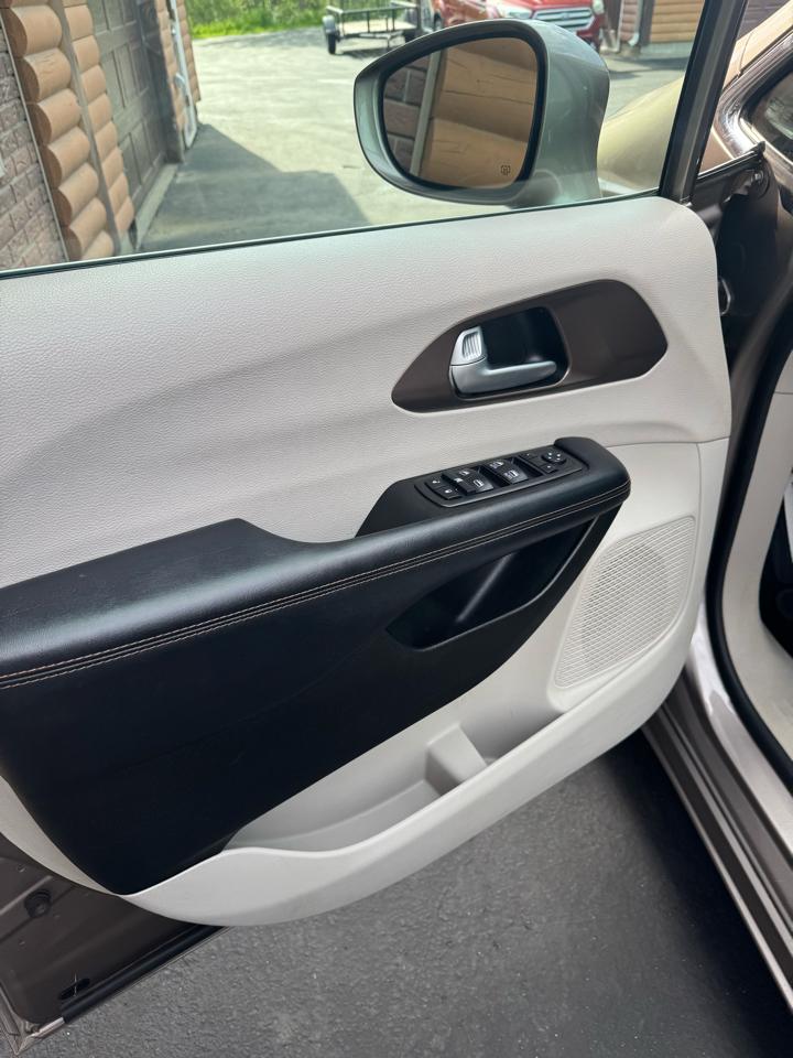 Chrysler Pacifica Touring-L FWD 2017