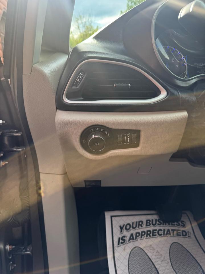 Chrysler Pacifica Touring-L FWD 2017