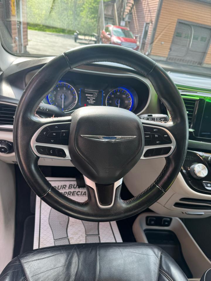 Chrysler Pacifica Touring-L FWD 2017