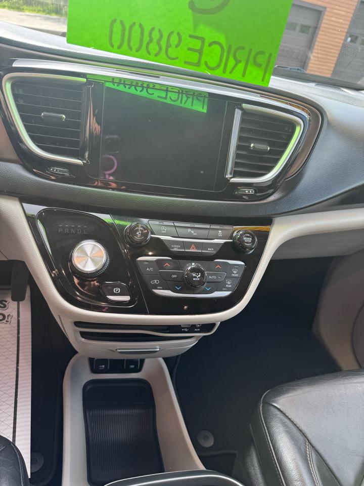 Chrysler Pacifica Touring-L FWD 2017