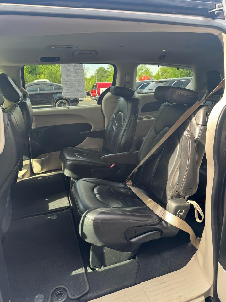 Chrysler Pacifica Touring-L FWD 2017