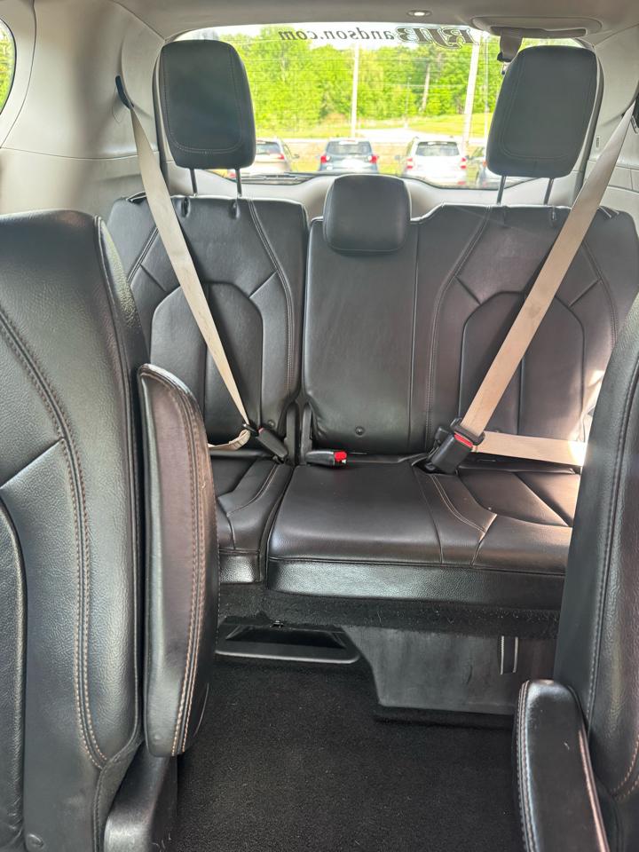 Chrysler Pacifica Touring-L FWD 2017