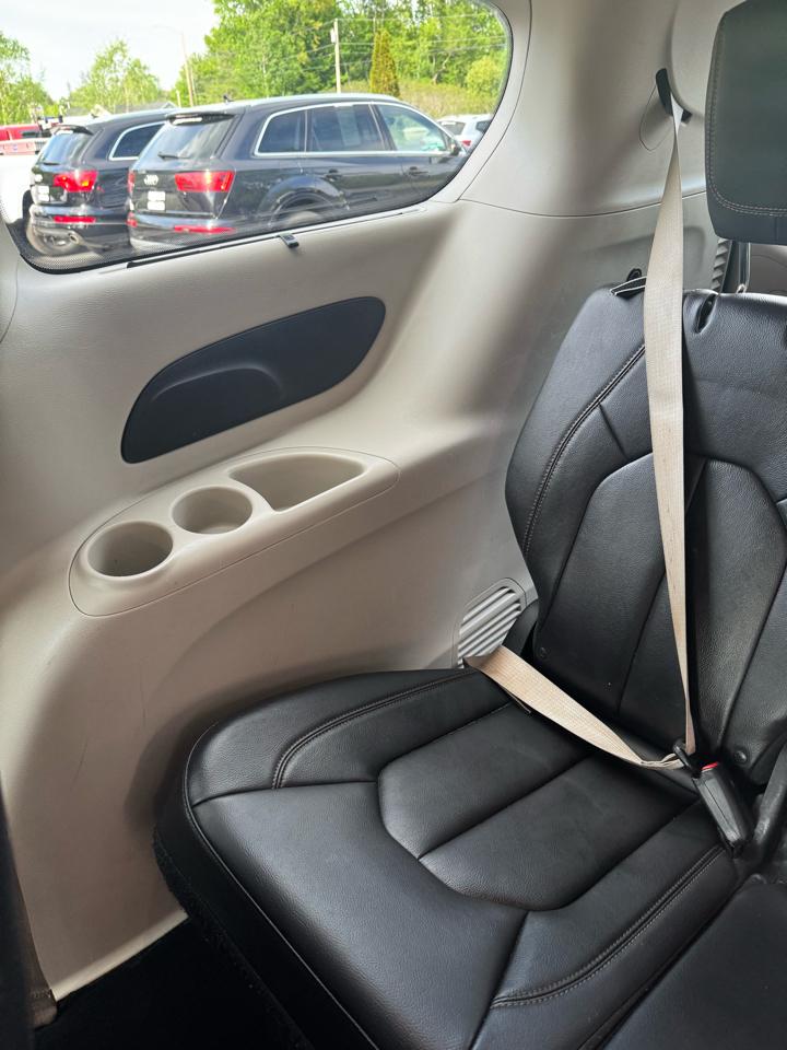 Chrysler Pacifica Touring-L FWD 2017