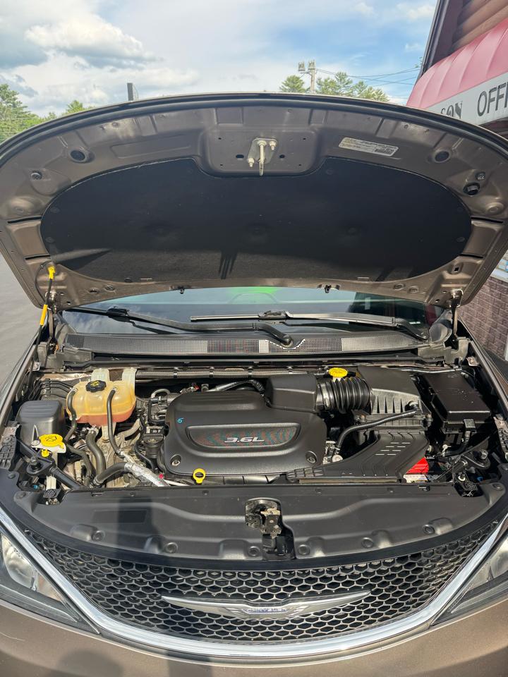 Chrysler Pacifica Touring-L FWD 2017