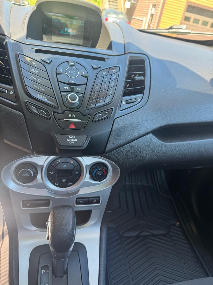 Ford Fiesta SE Sedan 2017