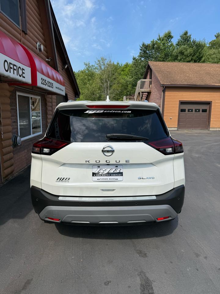 Nissan Rogue  2021