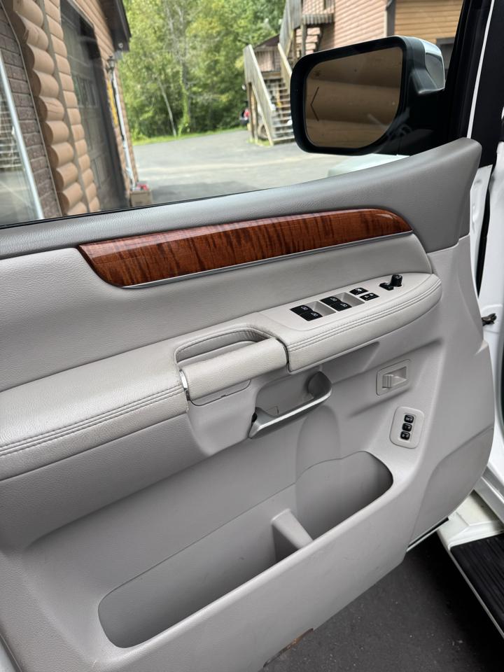 Infiniti QX56 4WD 4dr 2010
