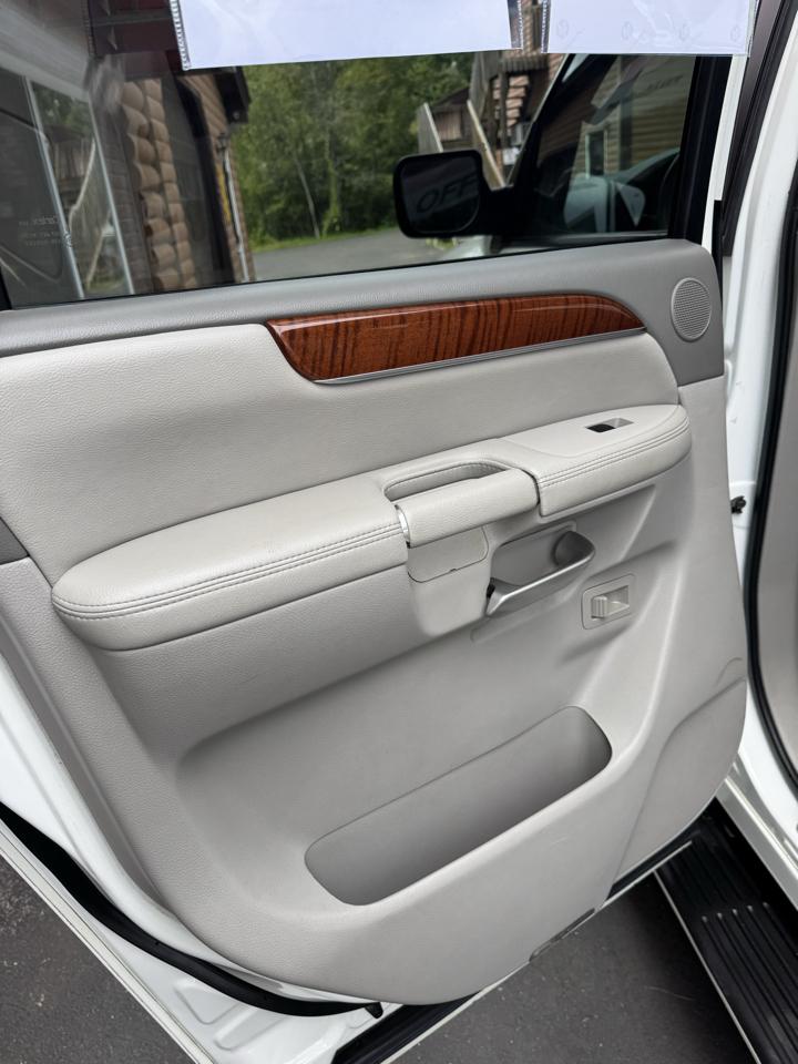 Infiniti QX56 4WD 4dr 2010