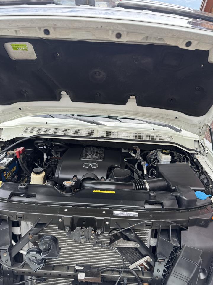 Infiniti QX56 4WD 4dr 2010