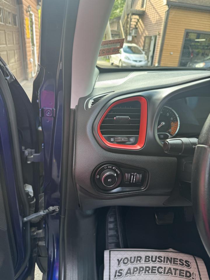 Jeep Renegade 4WD 4dr Trailhawk 2016