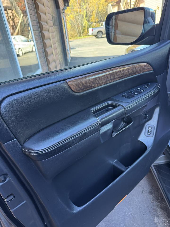 Nissan Armada 4WD 4dr Platinum 2013