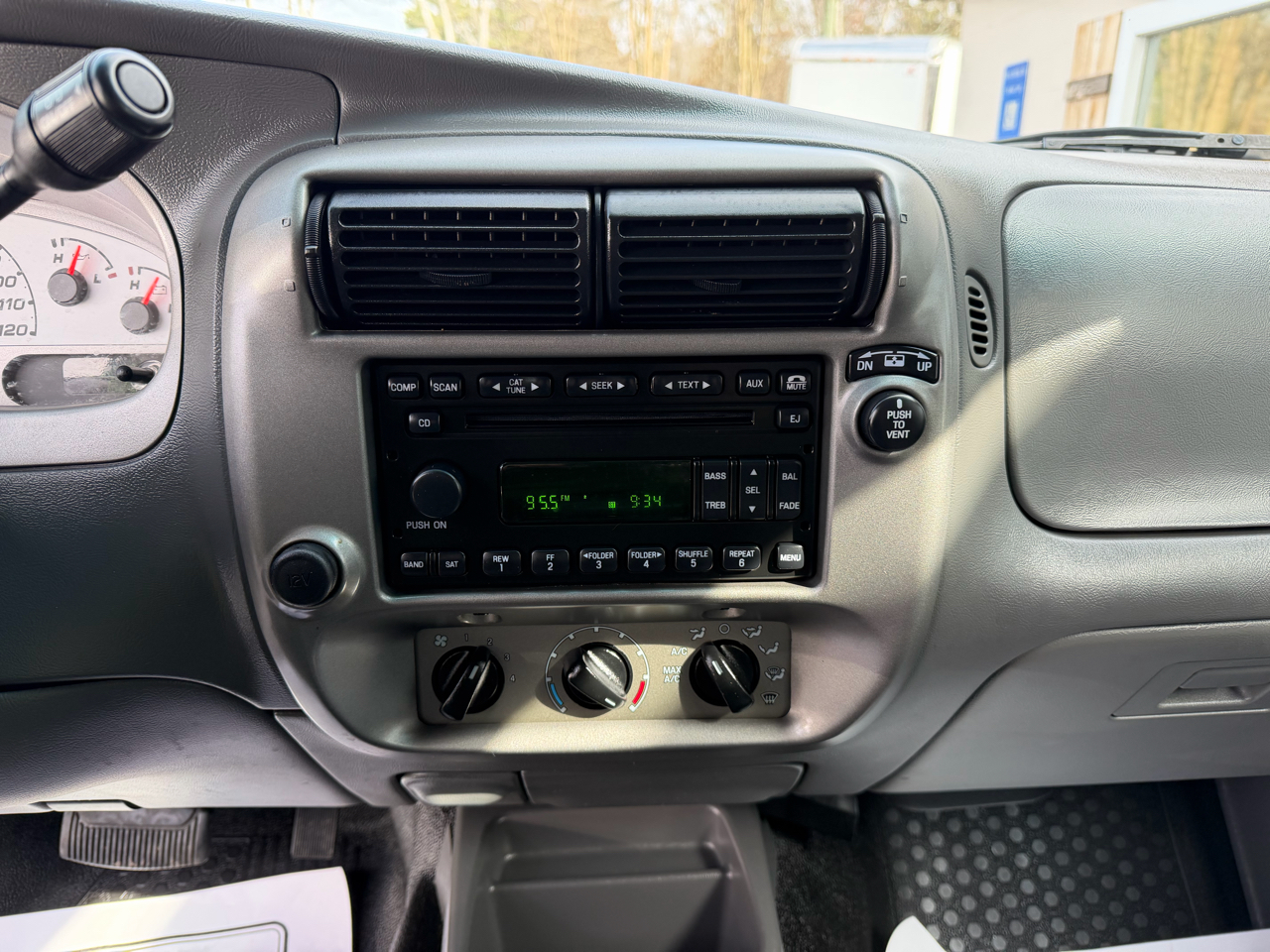 Ford Explorer Sport Trac XLT 2WD 2005