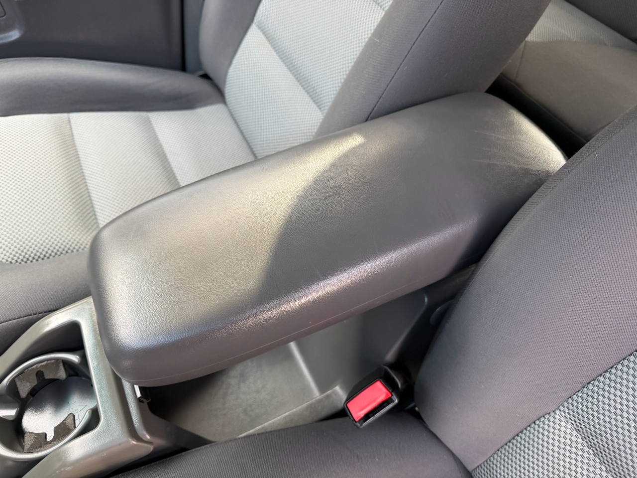 Ford Explorer Sport Trac XLT 2WD 2005