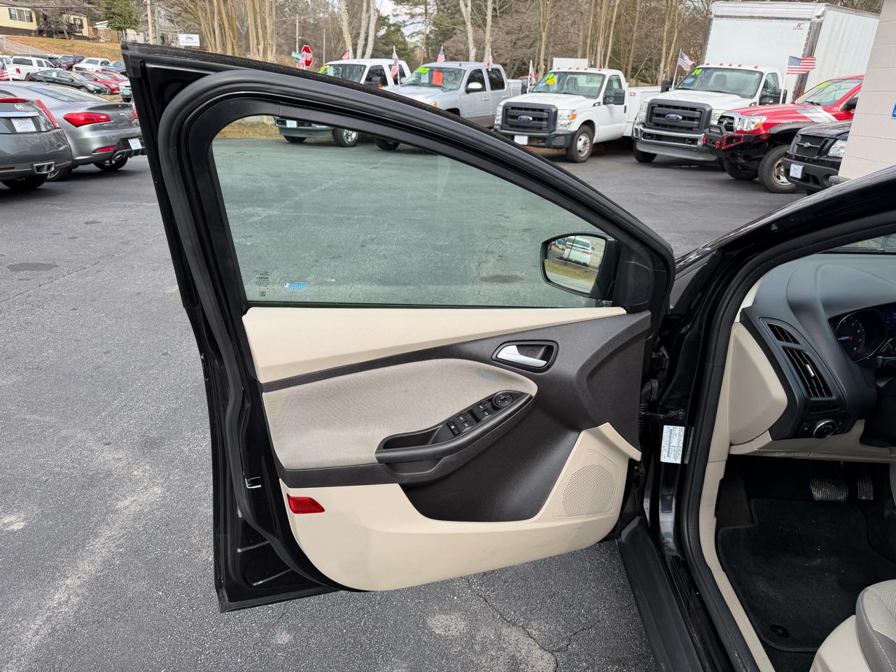 Ford Focus SE Sedan 2013