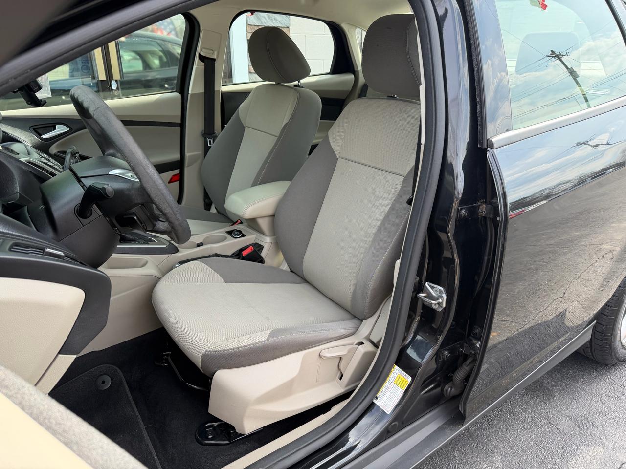 Ford Focus SE Sedan 2013