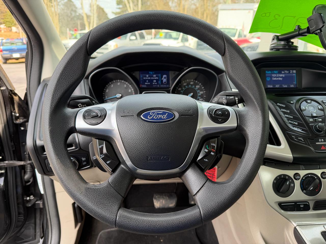 Ford Focus SE Sedan 2013