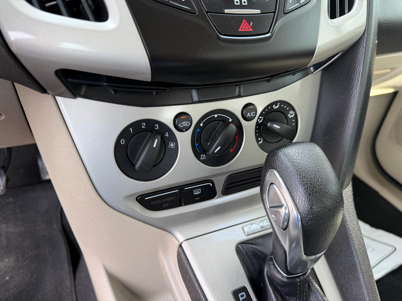 Ford Focus SE Sedan 2013