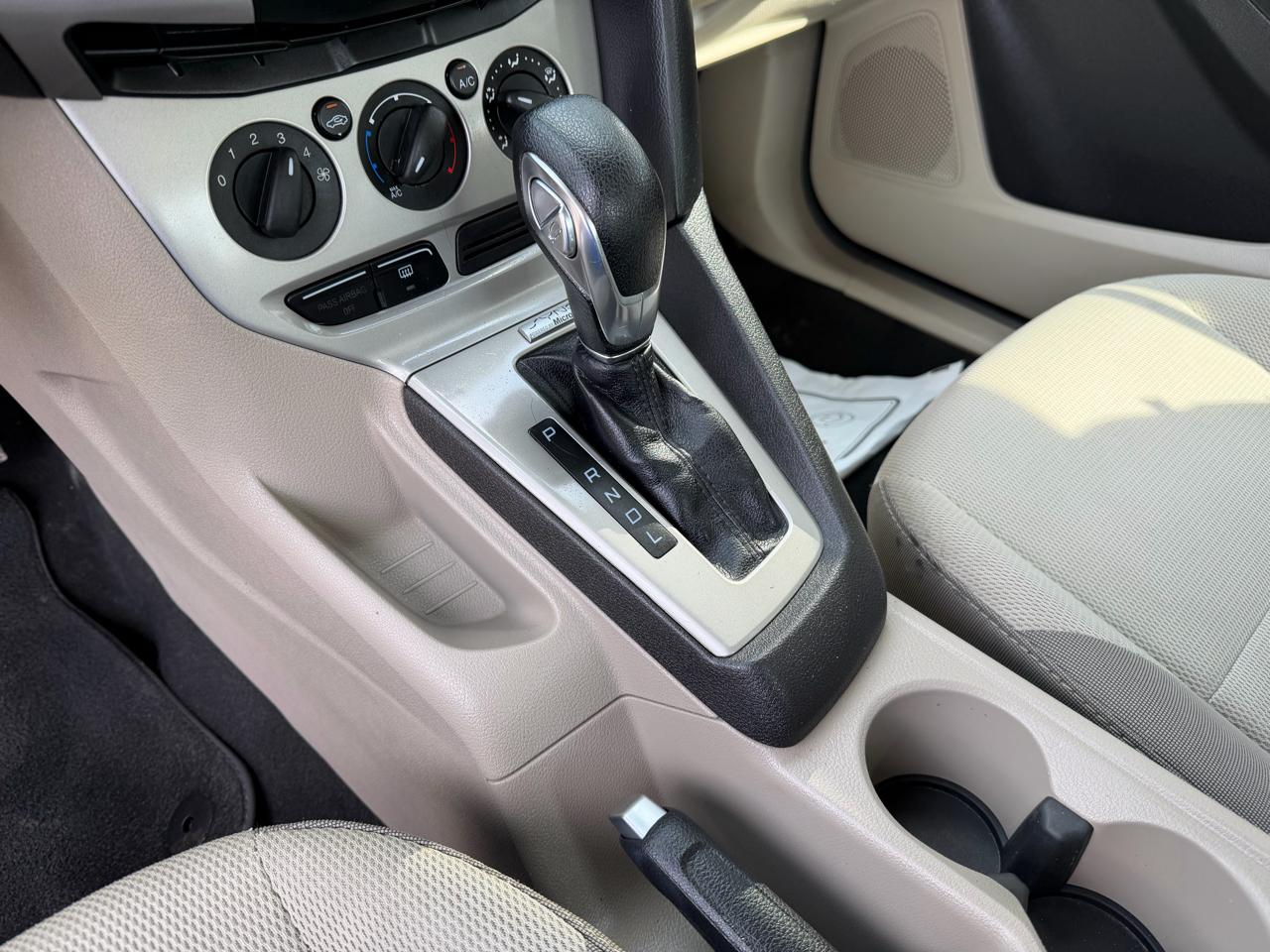 Ford Focus SE Sedan 2013